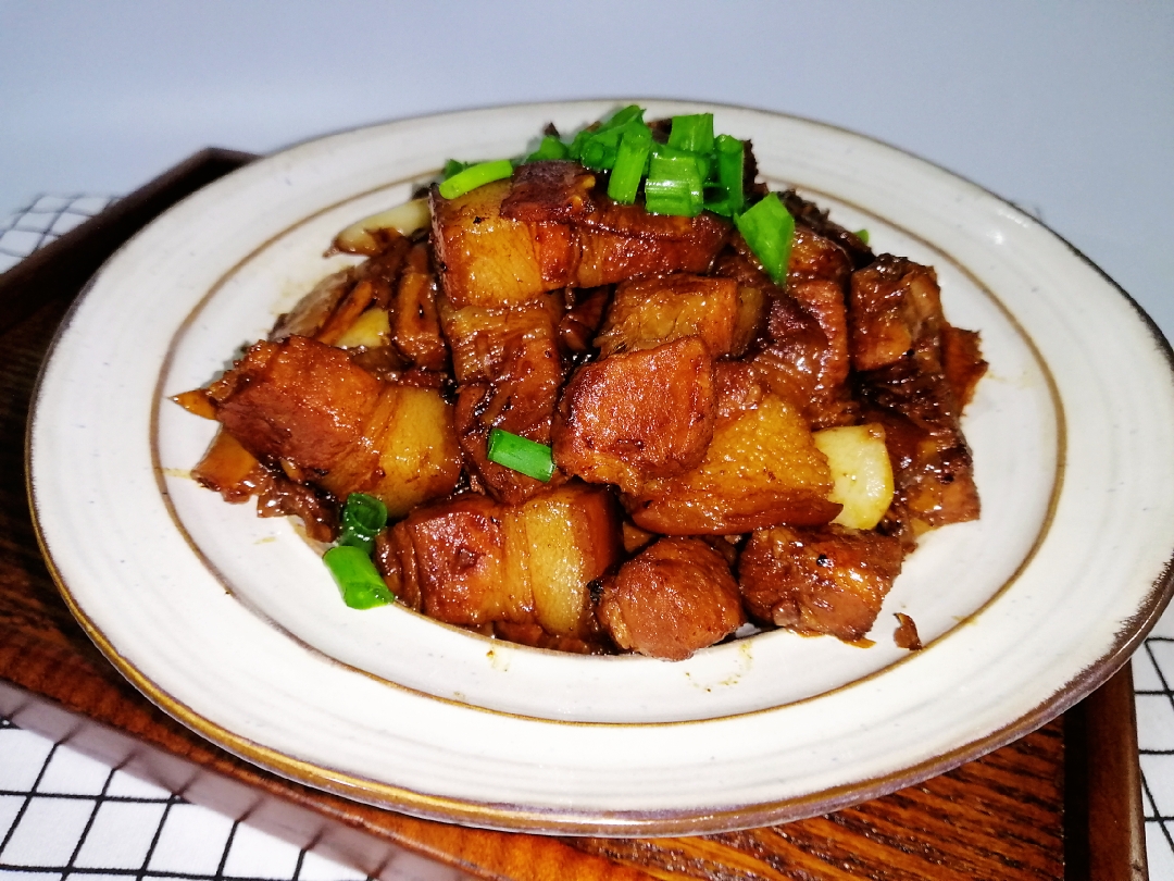 红烧肉焖冬笋（无油水煮版）的做法