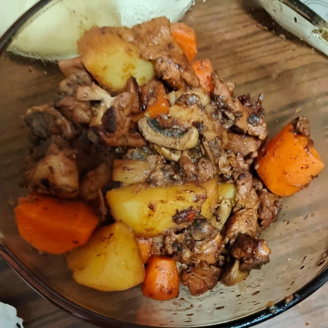 鸡腿炖土豆 上桌秒空盘 汤都喝干了！