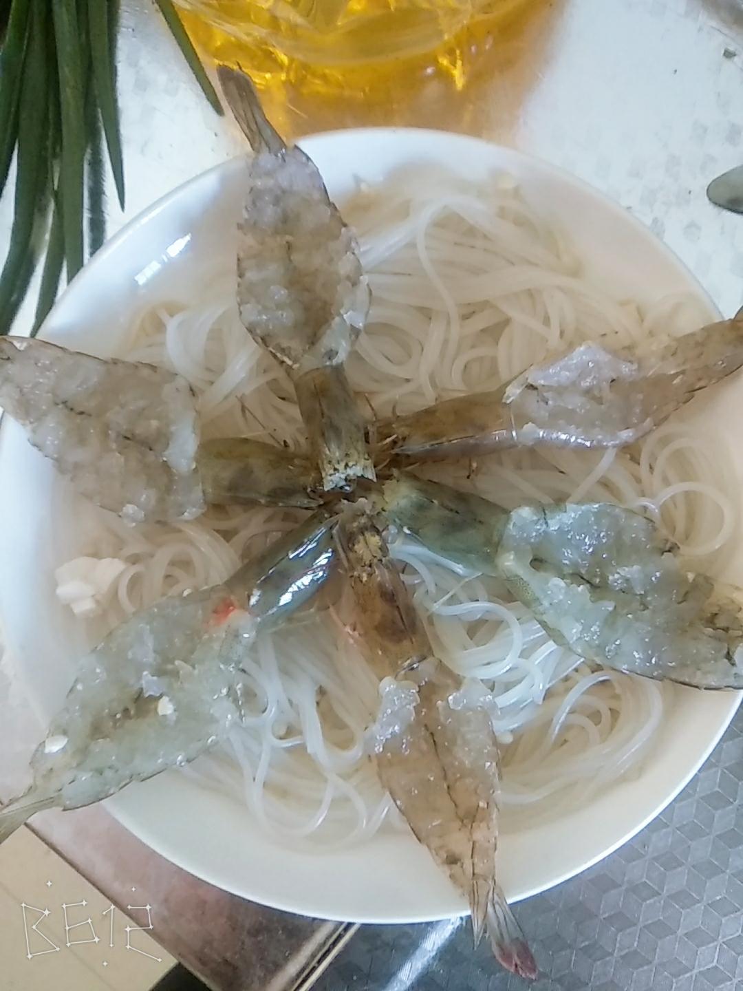 蒜蓉粉丝虾(快手)的做法 步骤1