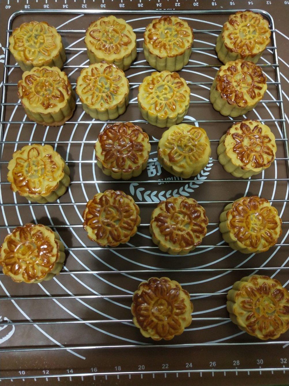 广式月饼—蛋黄莲蓉月饼