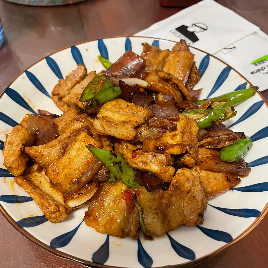 爱炒菜咩做的青椒五花肉