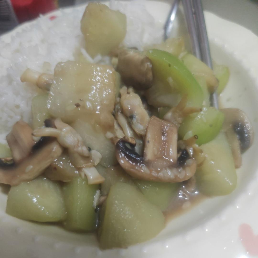 夏日三鲜烩，看着清淡，却是超级下饭菜