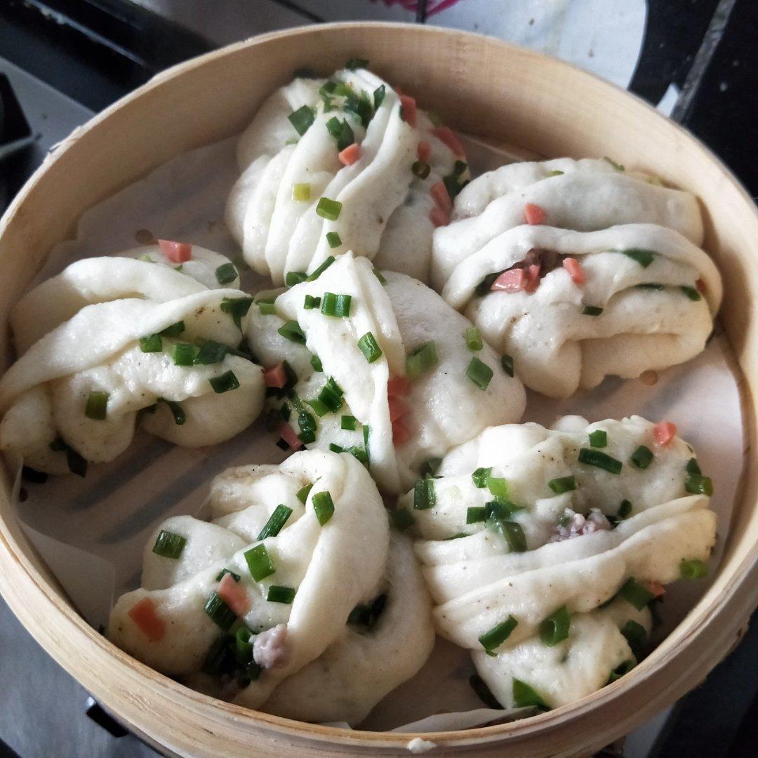 最好吃的火腿葱香花卷—附让葱不变黄的小窍门
