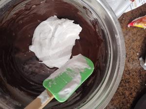 【黑巧克力版】6寸巧克力戚风蛋糕 不回缩 不塌腰的做法 步骤11