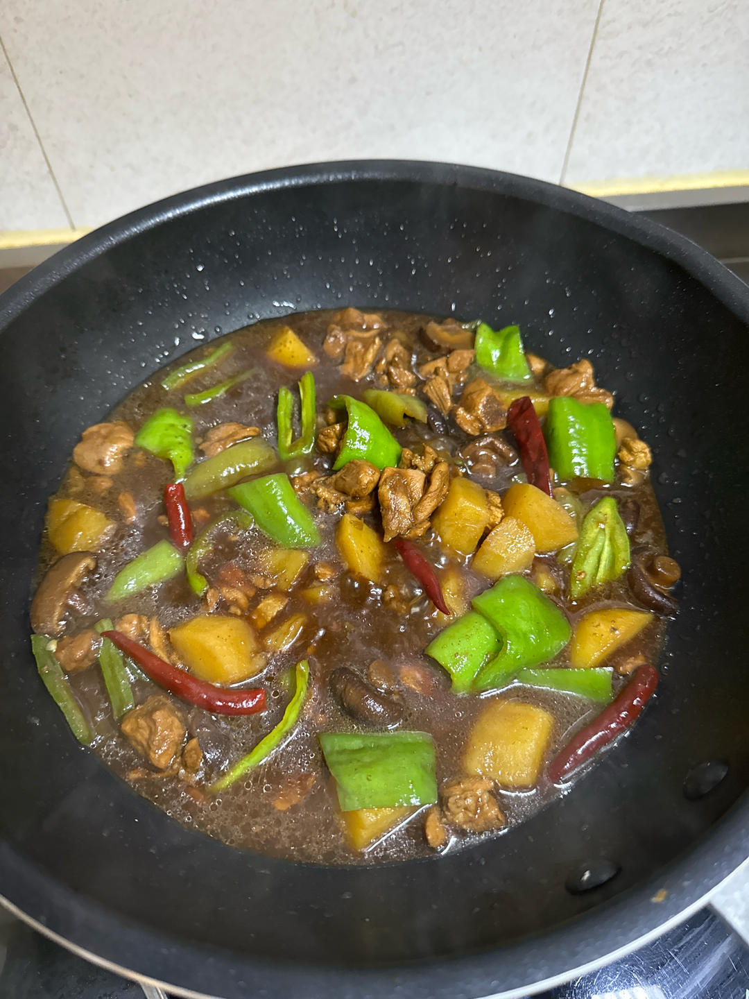 好吃到原地爆炸的黄焖鸡