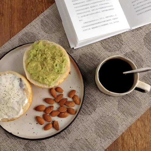 牛油果酱抹面包