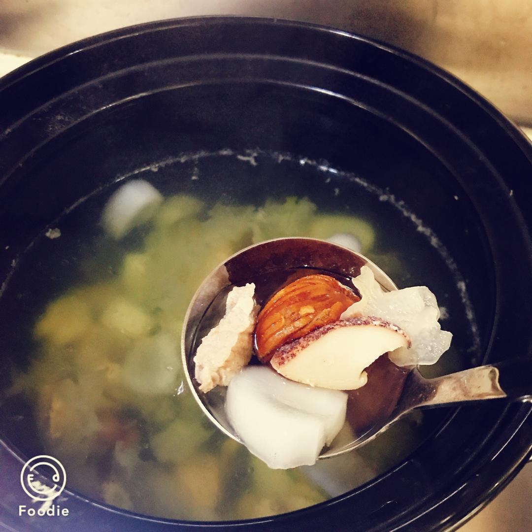 珺珺菌菌做的海底椰响螺瘦肉汤