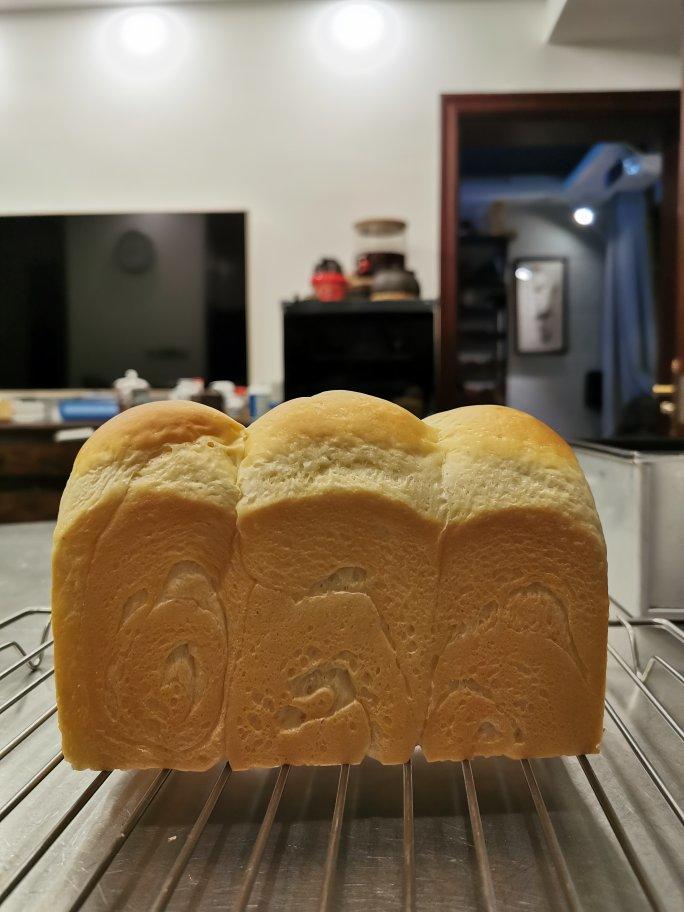 极简鲜奶吐司