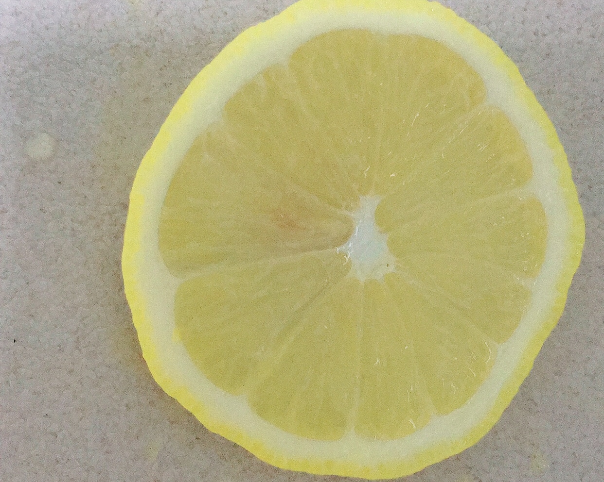 最适合夏季的饮品——百香果柠檬蜂蜜水的做法 步骤3