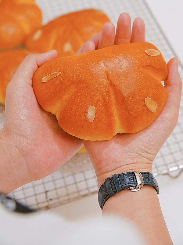 日式香草熊掌卡仕达面包|经典面包|香甜柔软|超可爱