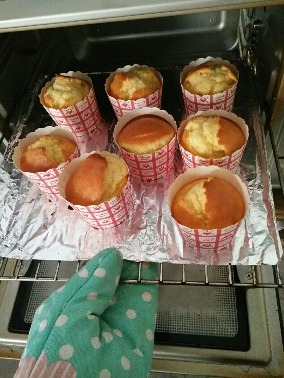 不会回缩的纸杯蛋糕
