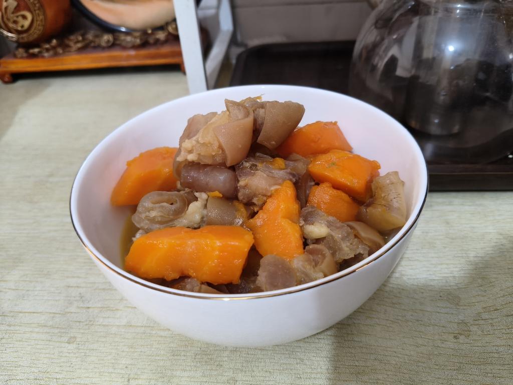 小白零失误牛蹄筋炖胡萝卜