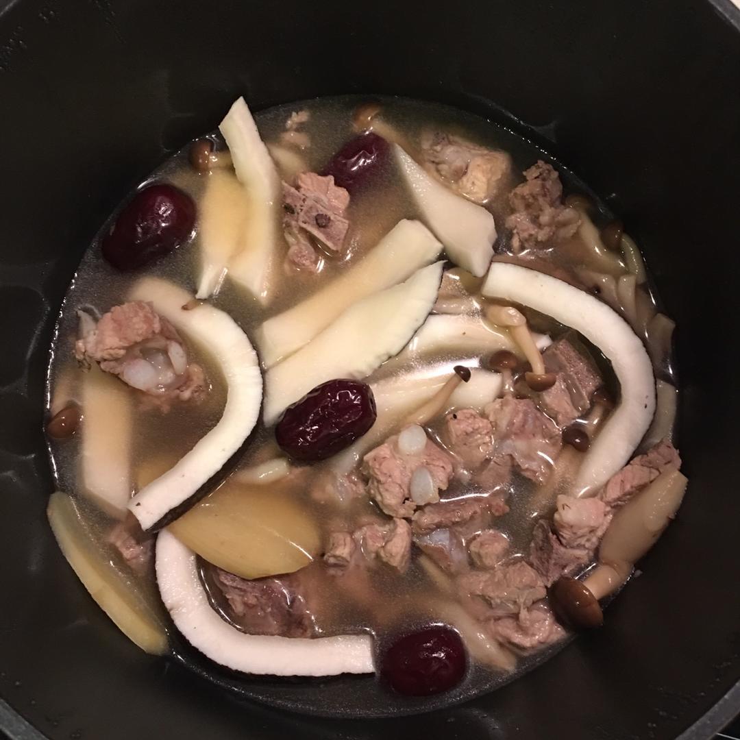椰子煲排骨汤