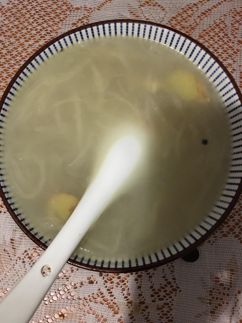 月子餐：白萝卜蛏子汤（增进食欲）