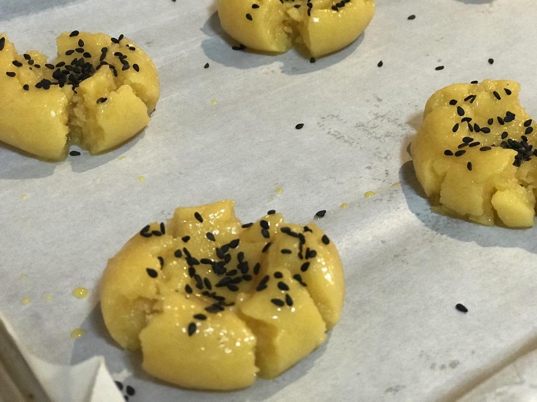 轻轻一按就碎掉的原味桃酥（不输猪油版）