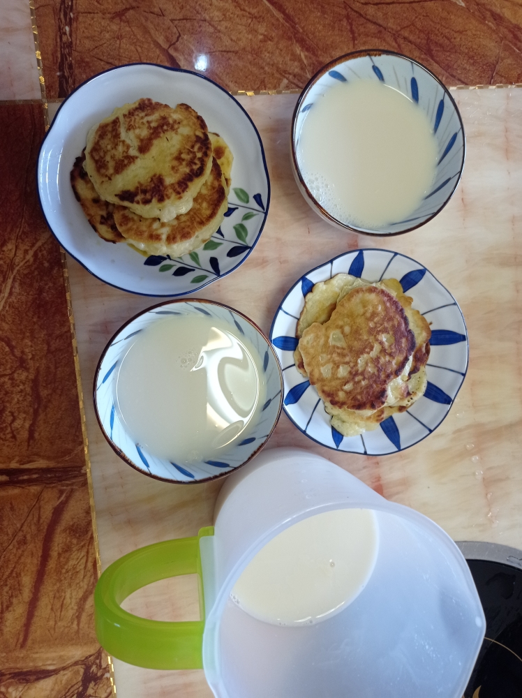 早餐苹果软饼+豆浆，美！