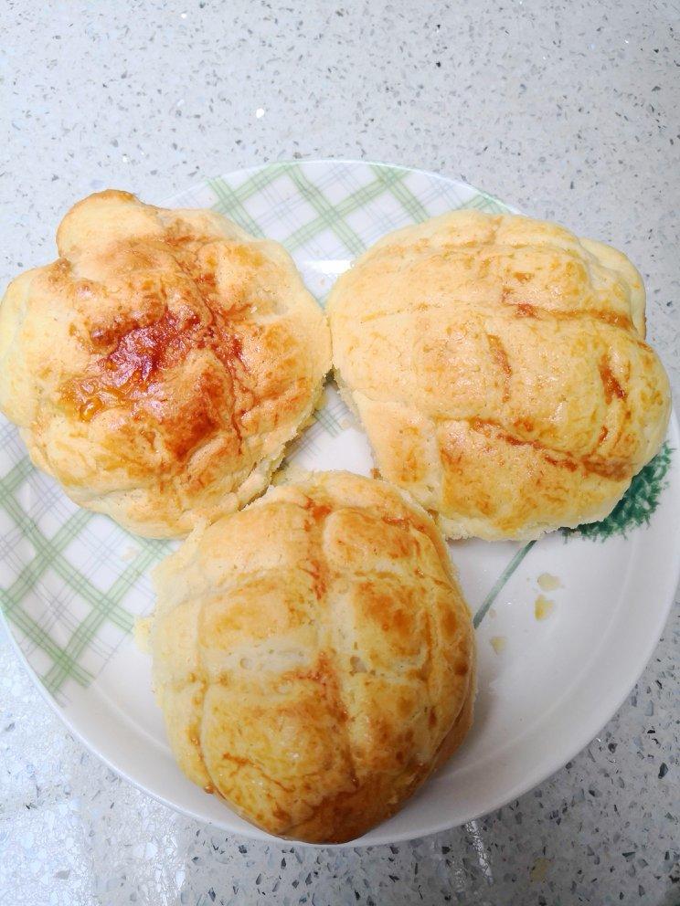 好吃到炸裂的港式菠萝包（附带制作酥皮的小视频）