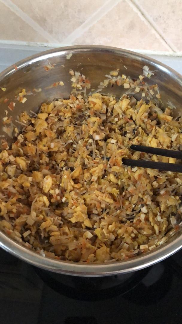 松软的素馅包子