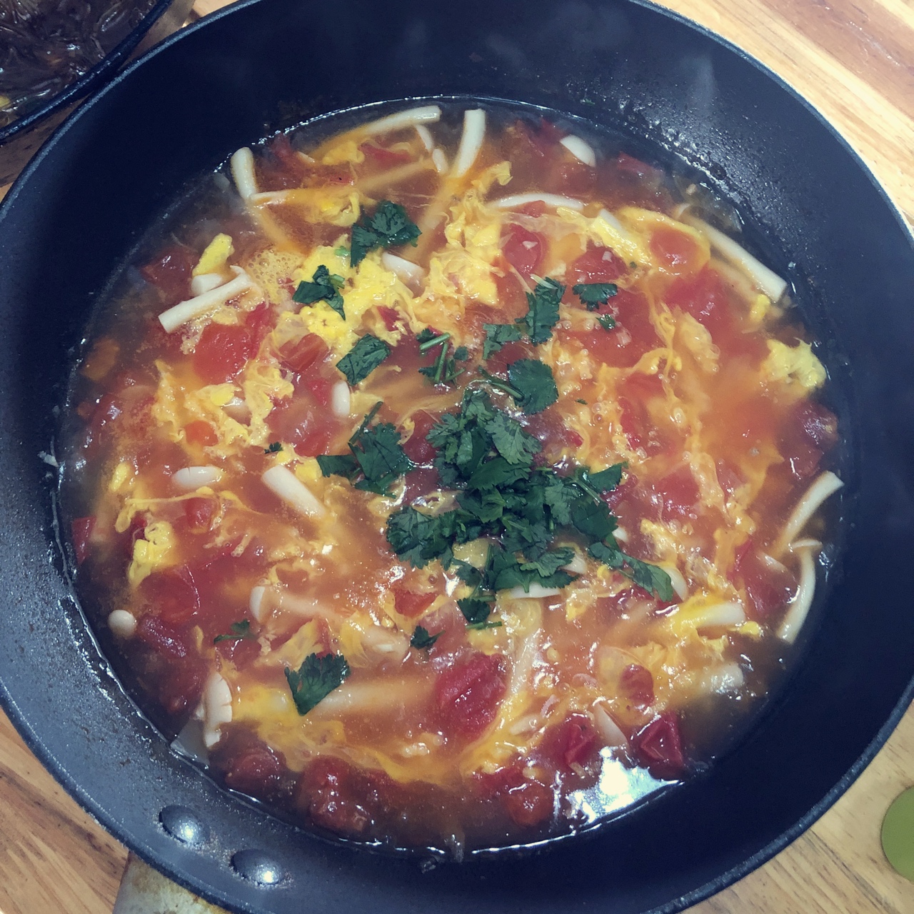 白玉菇番茄鸡蛋养生汤