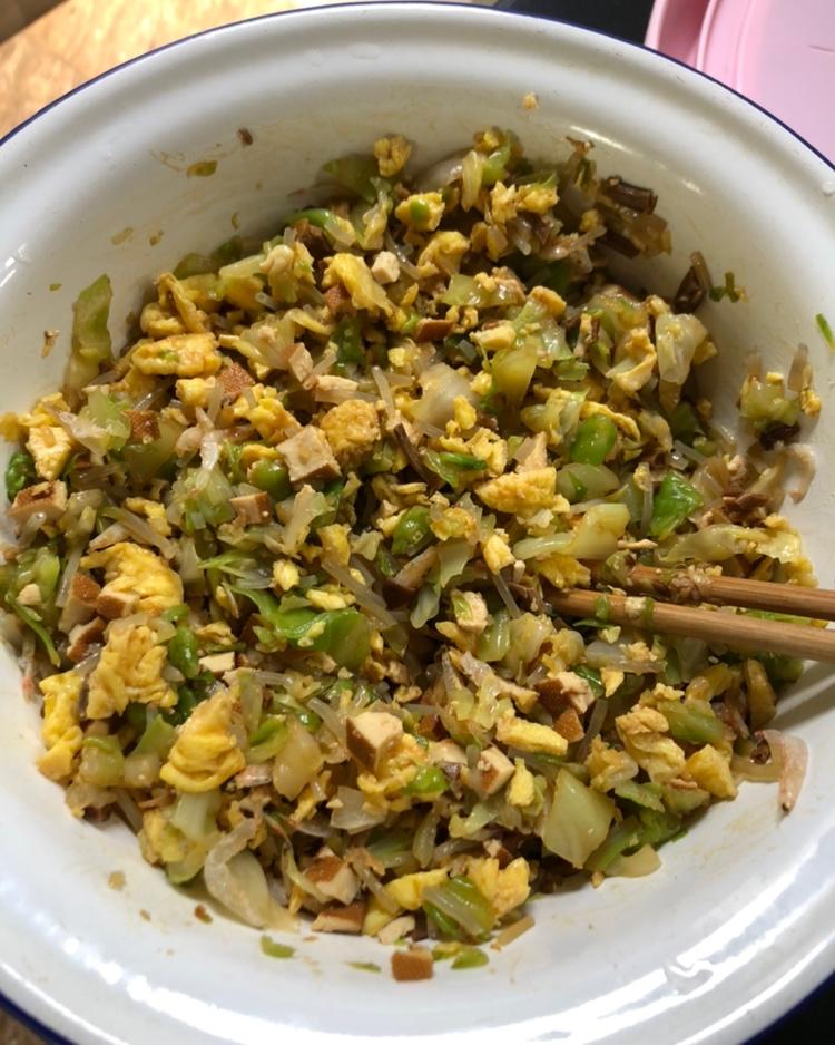 松软的素馅包子