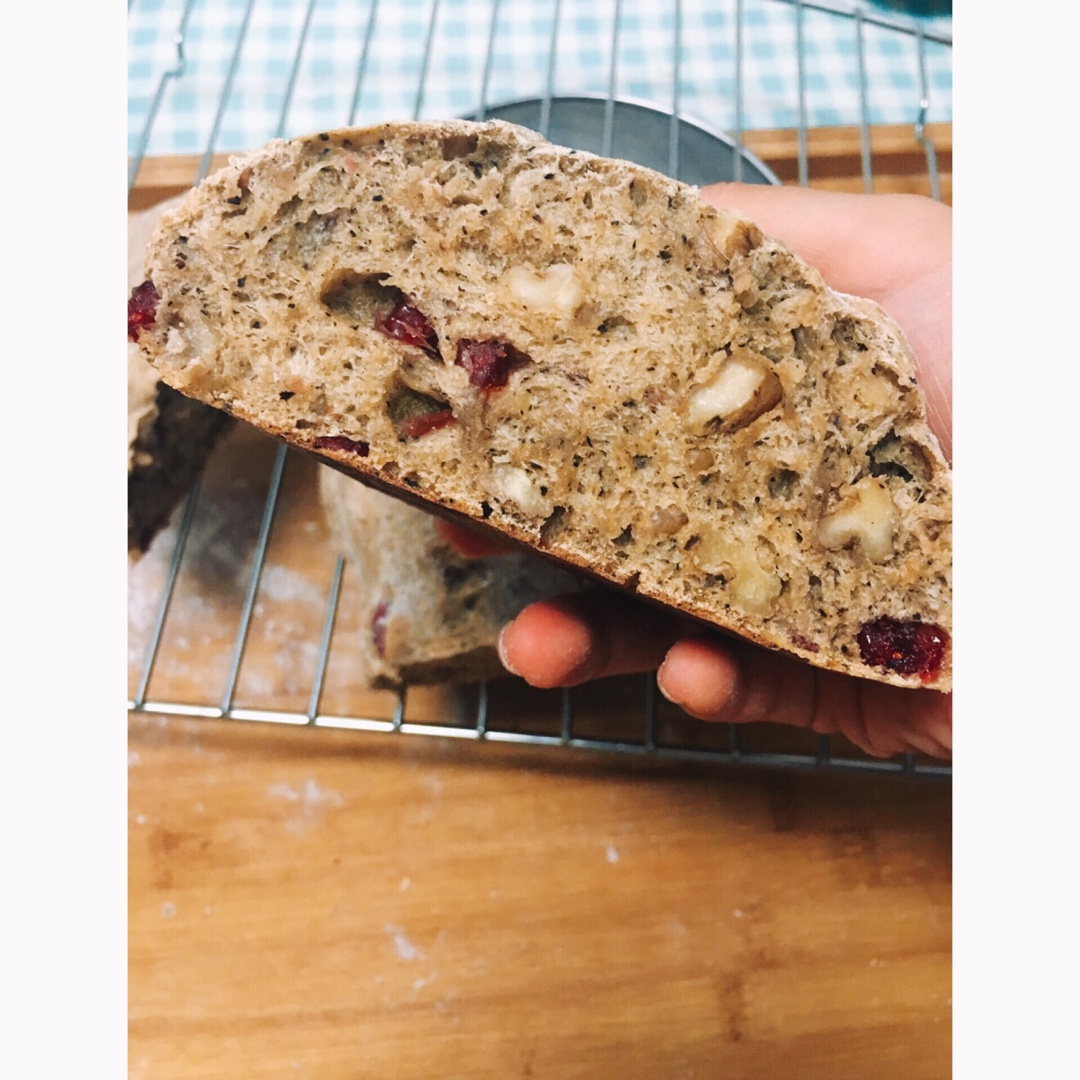 果料满满-红茶蔓越莓核桃面包