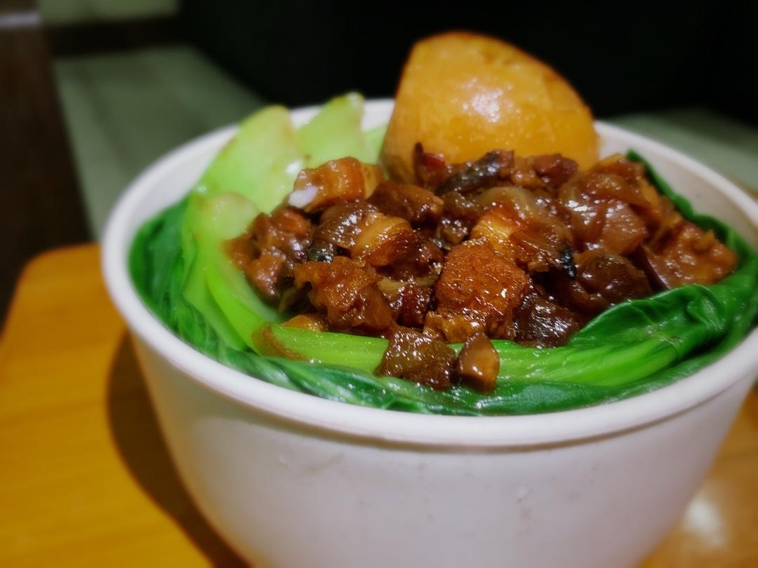 洋葱酥卤肉饭