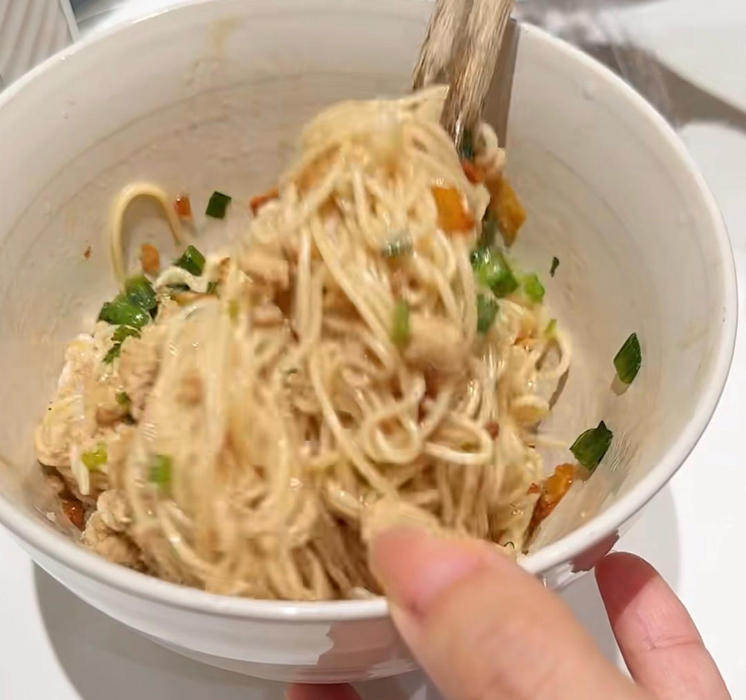 阿喵葱头油拌面