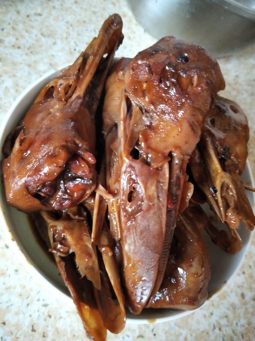 一吃就会上瘾的卤鸭头鸭脖子