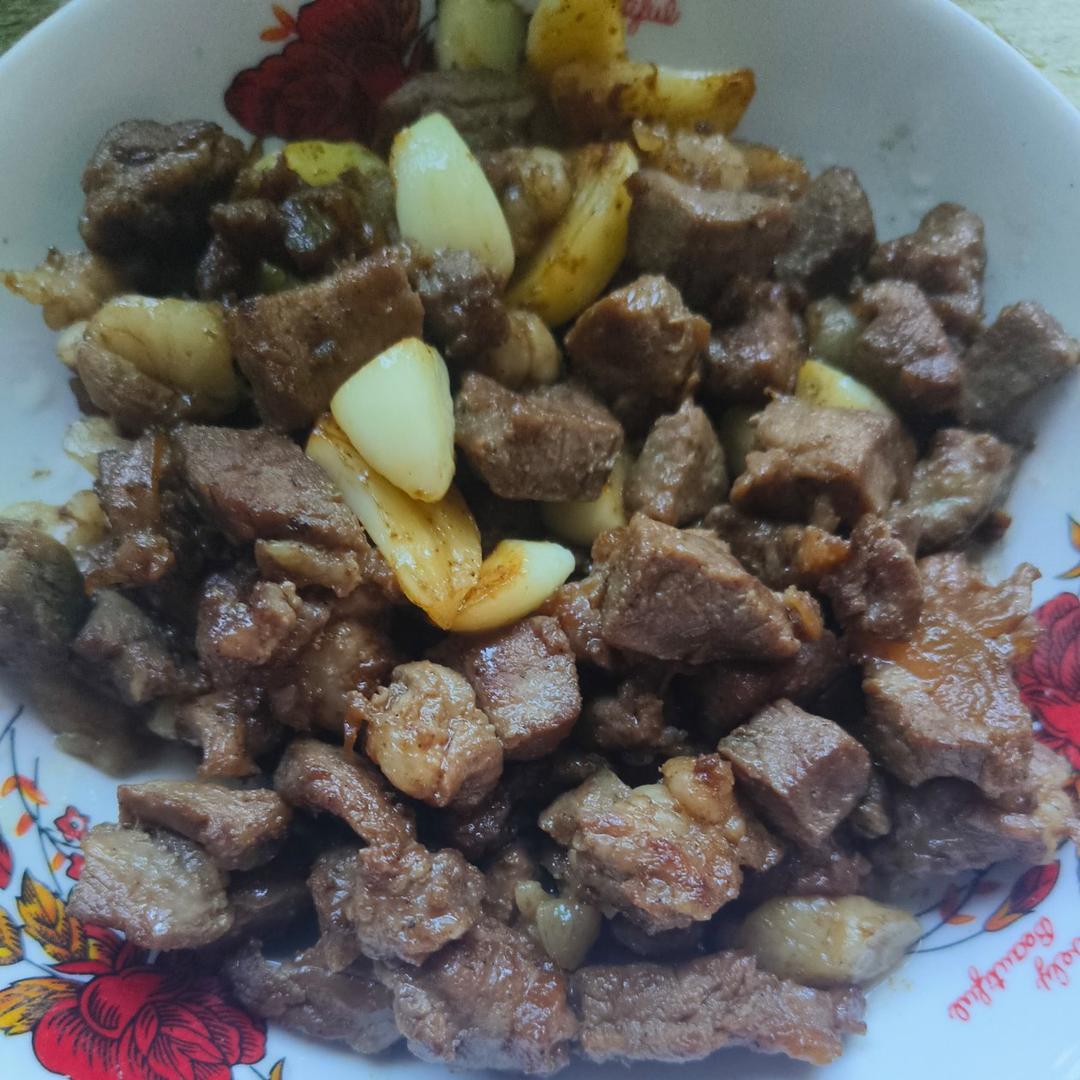 好吃到舔盘的蒜香黑椒牛肉粒
