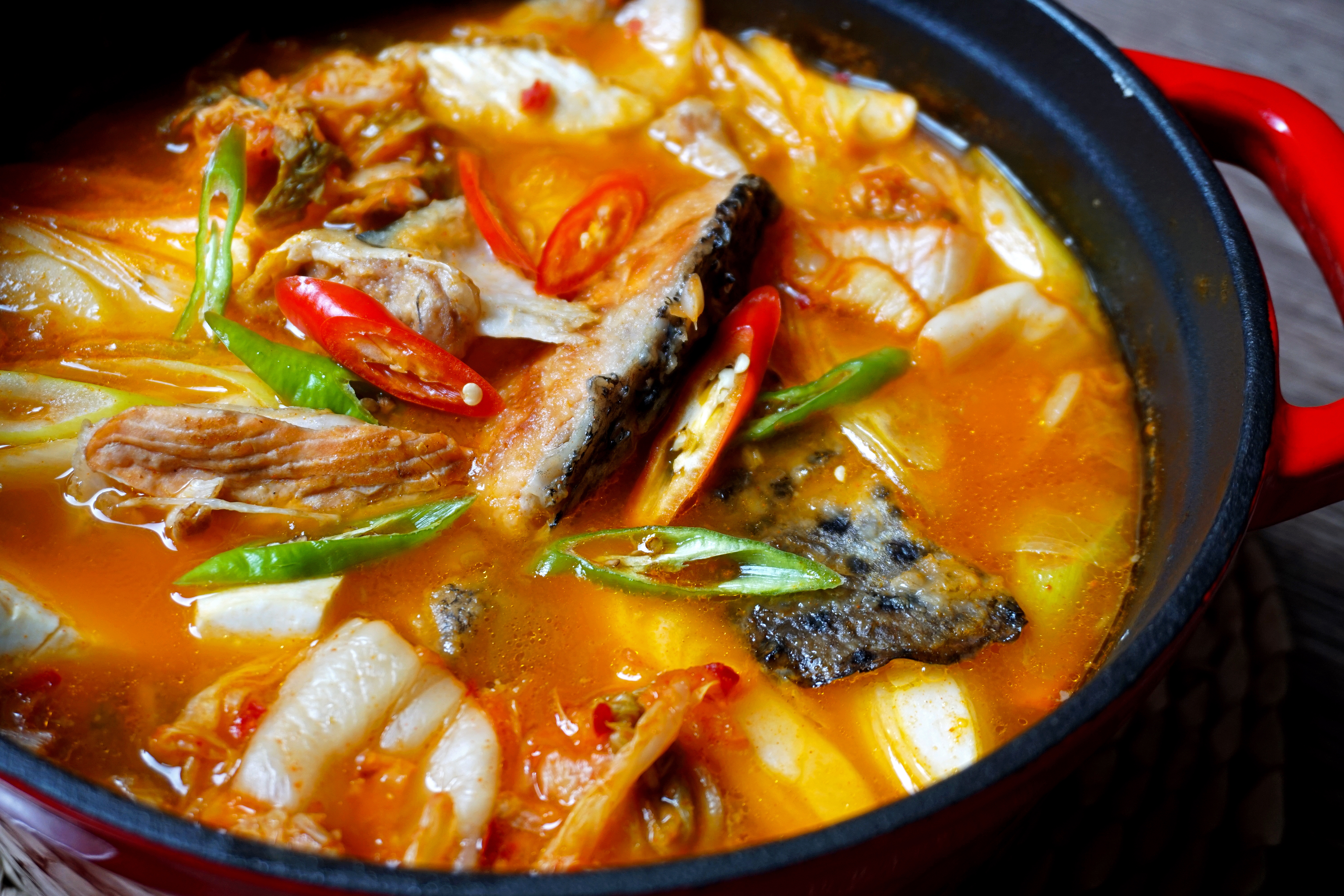 三文鱼头泡菜汤的做法