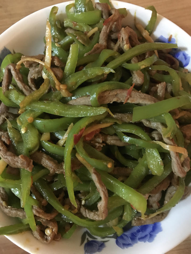 厨师长教你：“青椒牛肉丝”的家常做法，家乡的味道，先收藏了