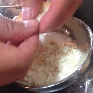 面包糠香酥炸鸡翅的做法 步骤1