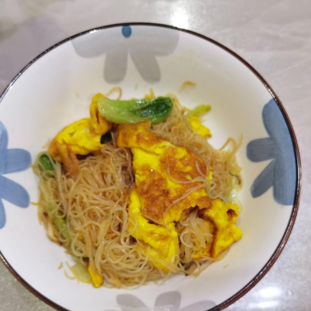 做鸡蛋炒粉丝，千万不要直接炒，多加一步，好看又好吃