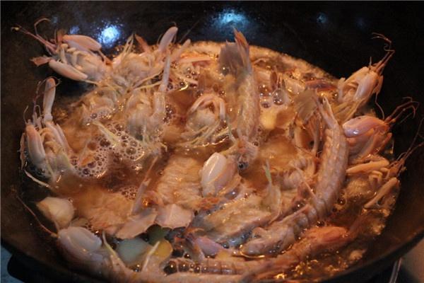 黑啤煮皮皮虾的做法 步骤7