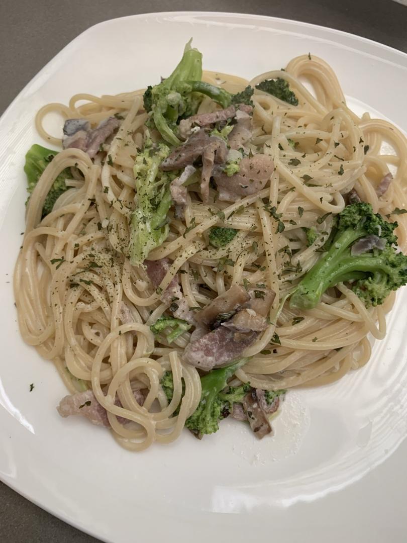 奶油鸡肉蘑菇意面