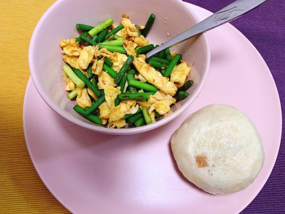 超美味的蒜苔炒鸡蛋，好吃又爽口