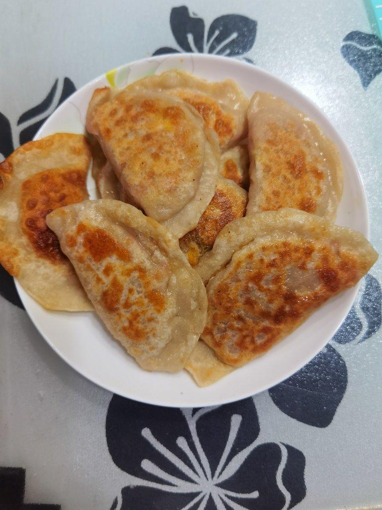 小棉袄麻麻麻麻做的素盒子馅饼胡萝卜木耳鸡蛋馅