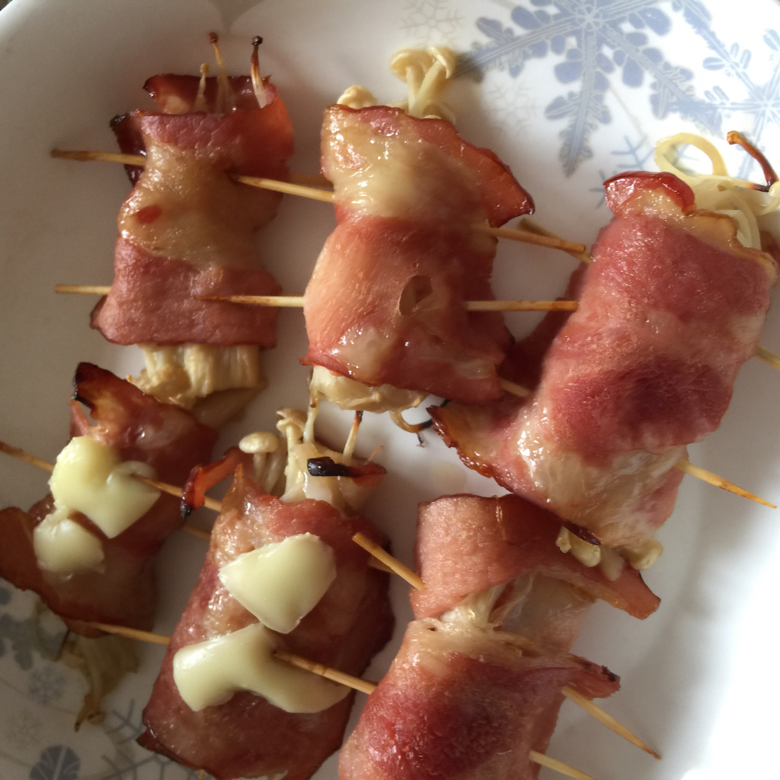 酱烤金针菇培根卷