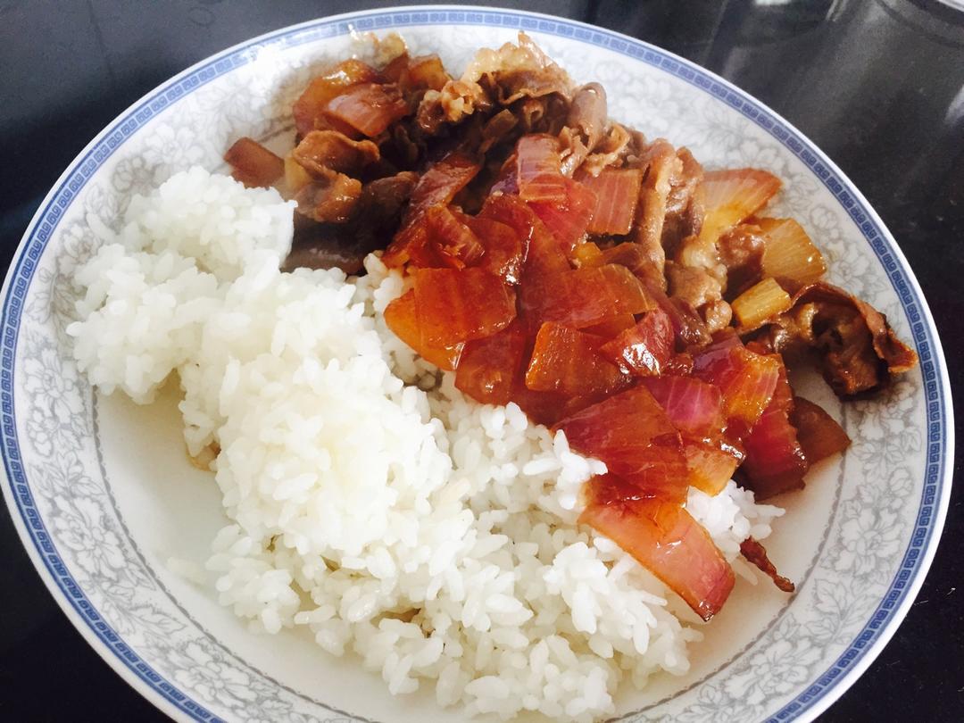 洋葱肥牛饭