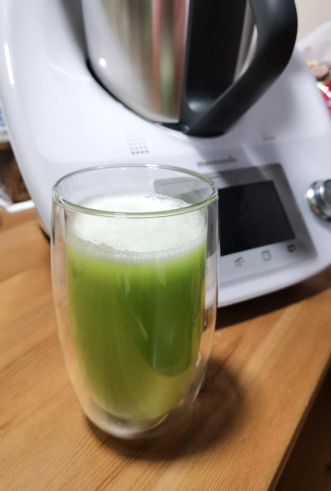 减脂无糖黄瓜青柠芹菜汁