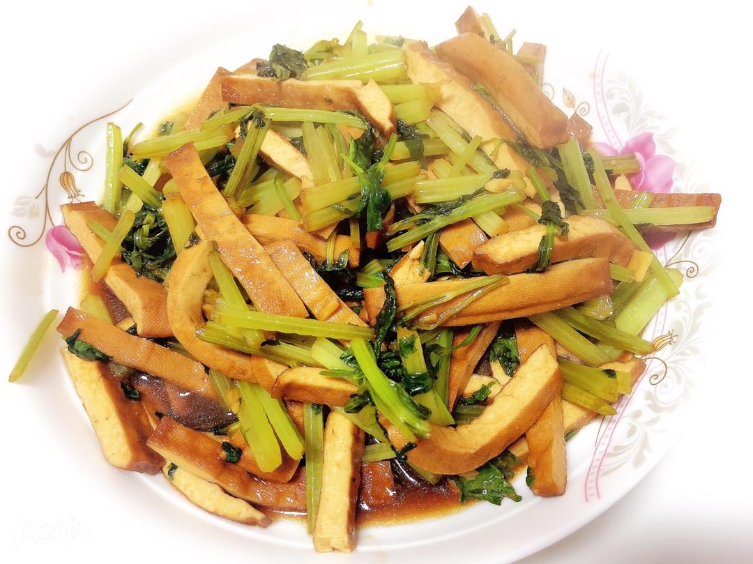 上班族的快手简单晚餐——香芹炒豆干