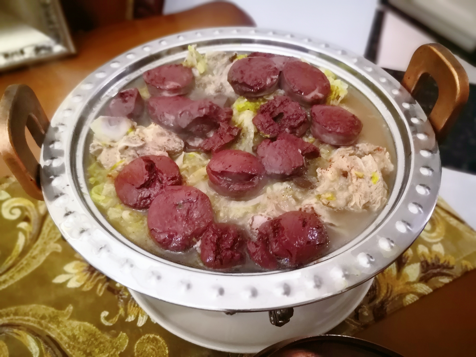 东北酸菜排骨炖血肠的做法