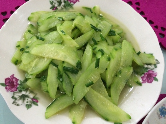 去了皮的清炒黄瓜