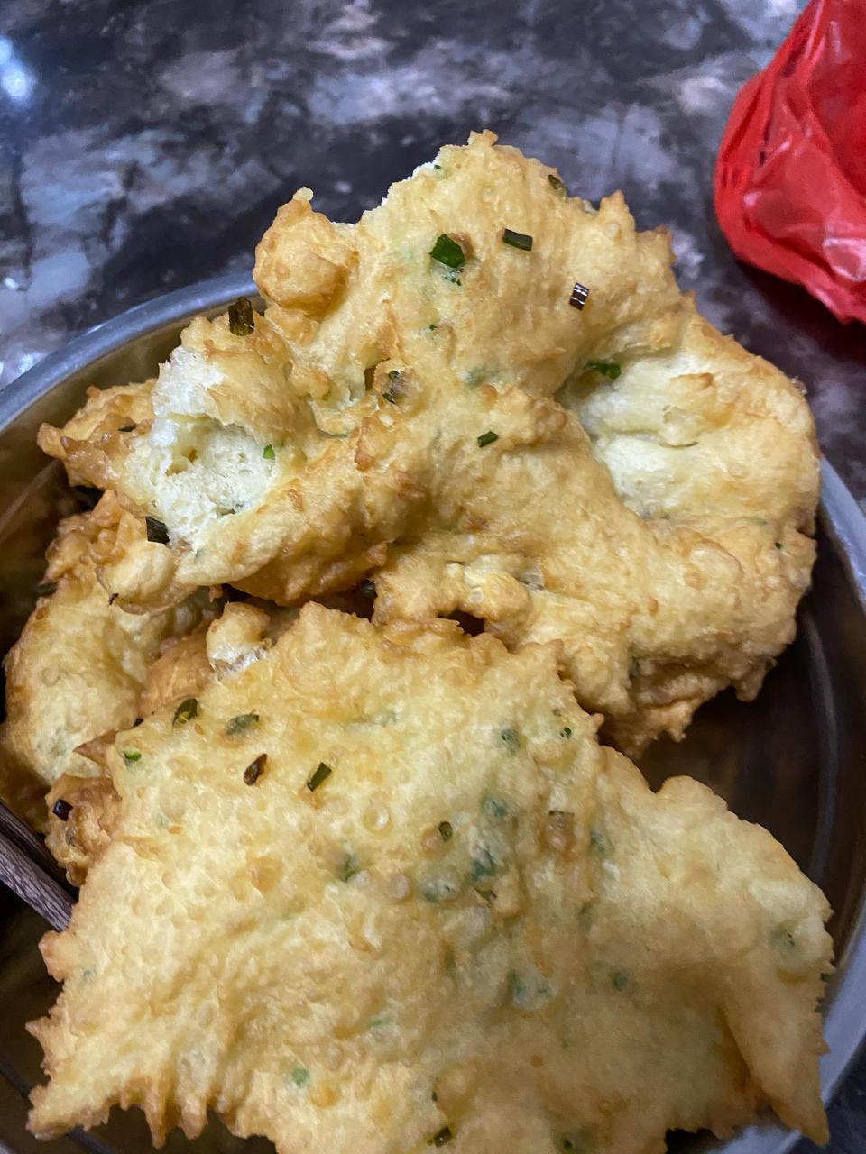 味道媲美早餐店的葱香炸油饼 外酥里软凉了不硬 附细节视频详解