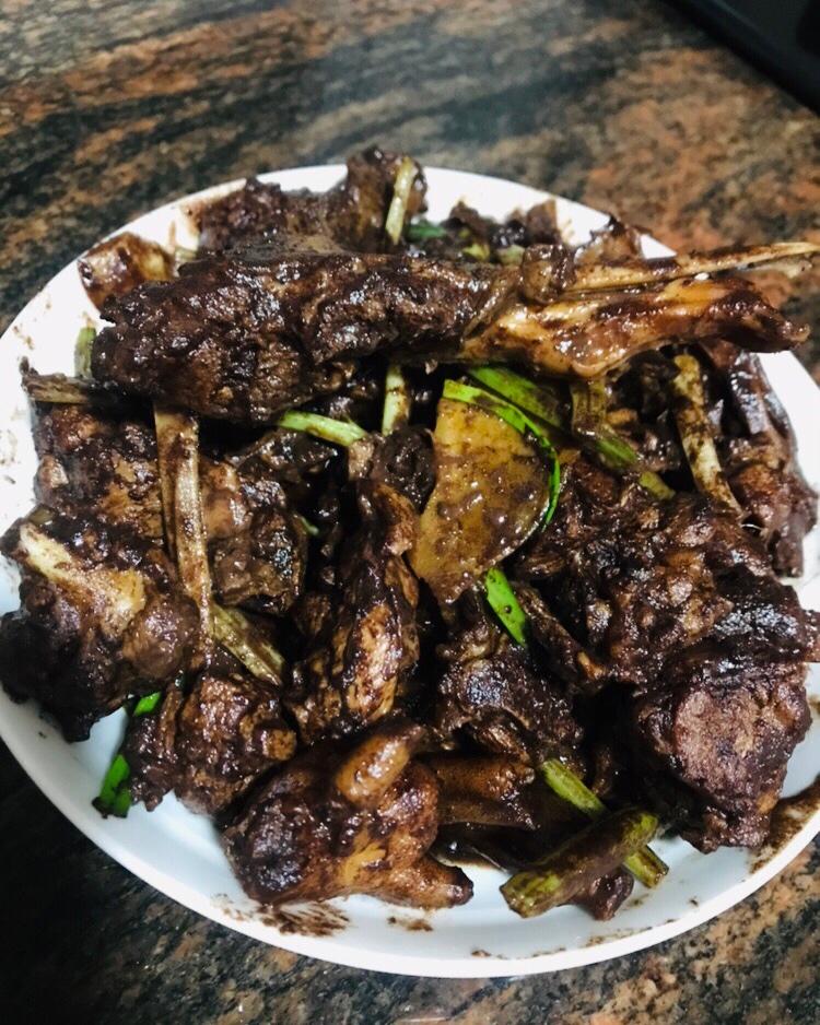 家常“狗子鸭”酱爆焖鸭肉