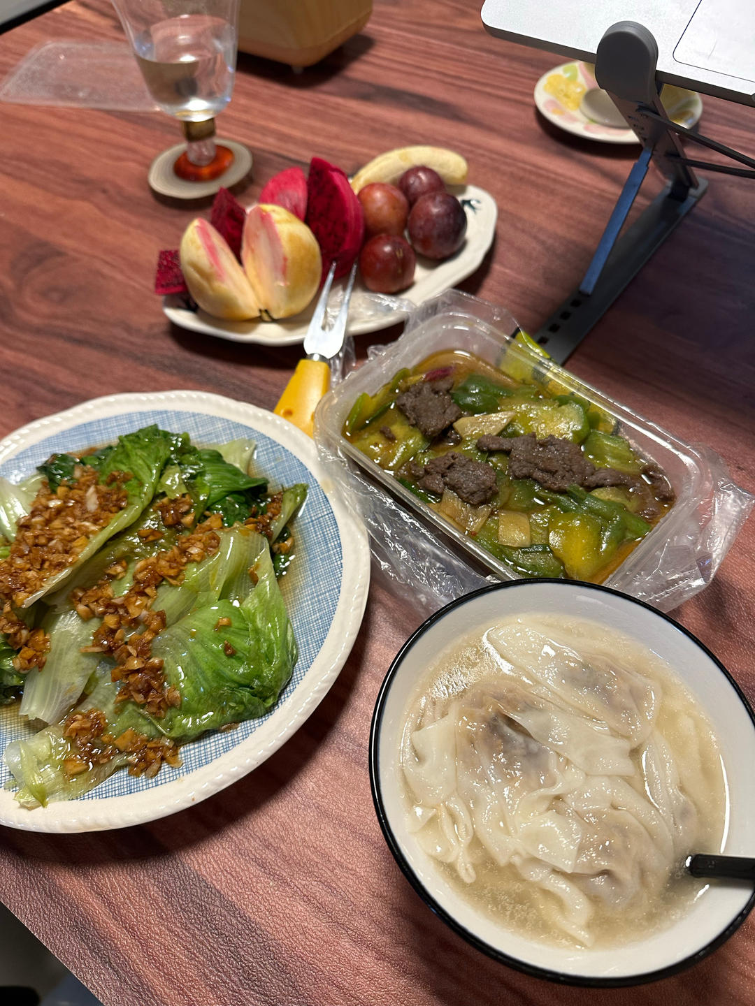 蒜蓉蚝油生菜，清脆爽口，色香味俱全