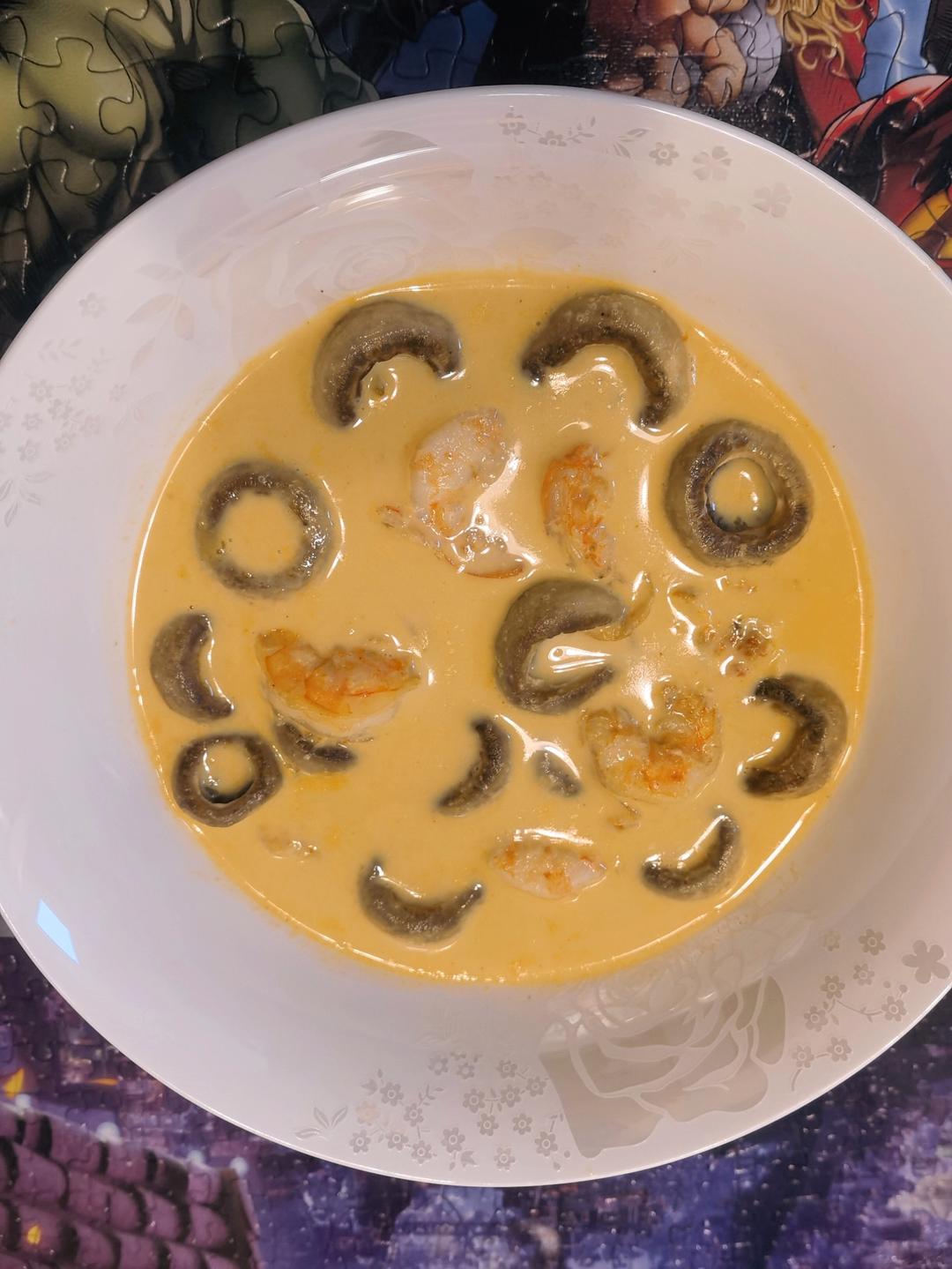 奶油虾仁蘑菇浓汤