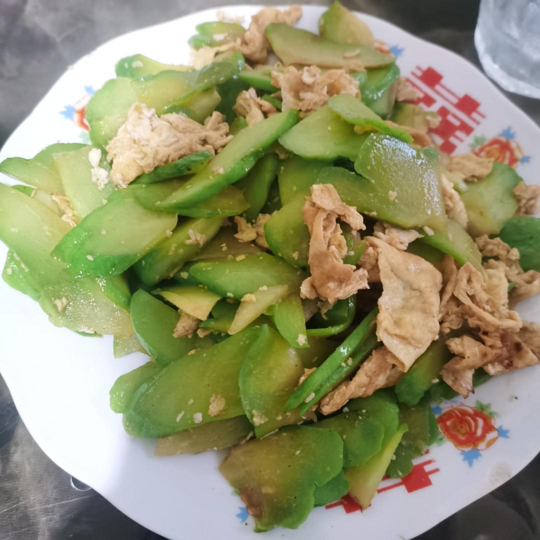 佛手瓜炒鸡蛋:补钙补锌，适合减肥时吃的快手菜
