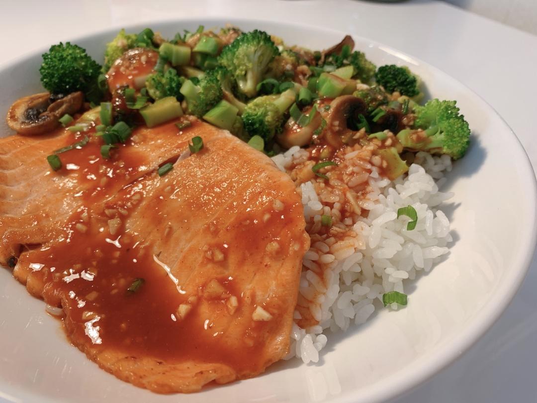 甜辣鸡肉蔬菜拌饭丨健康·三餐