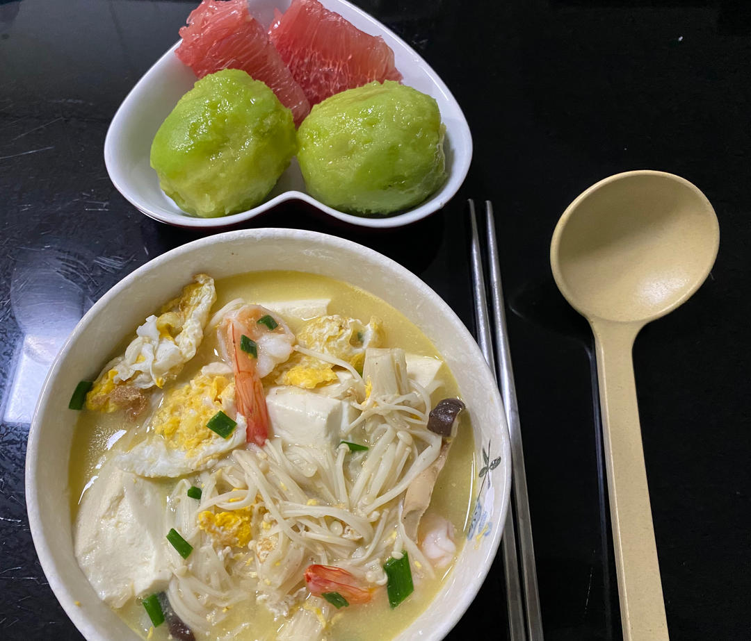 入秋来碗鲜汤！营养美味的菌菇鲜虾汤~